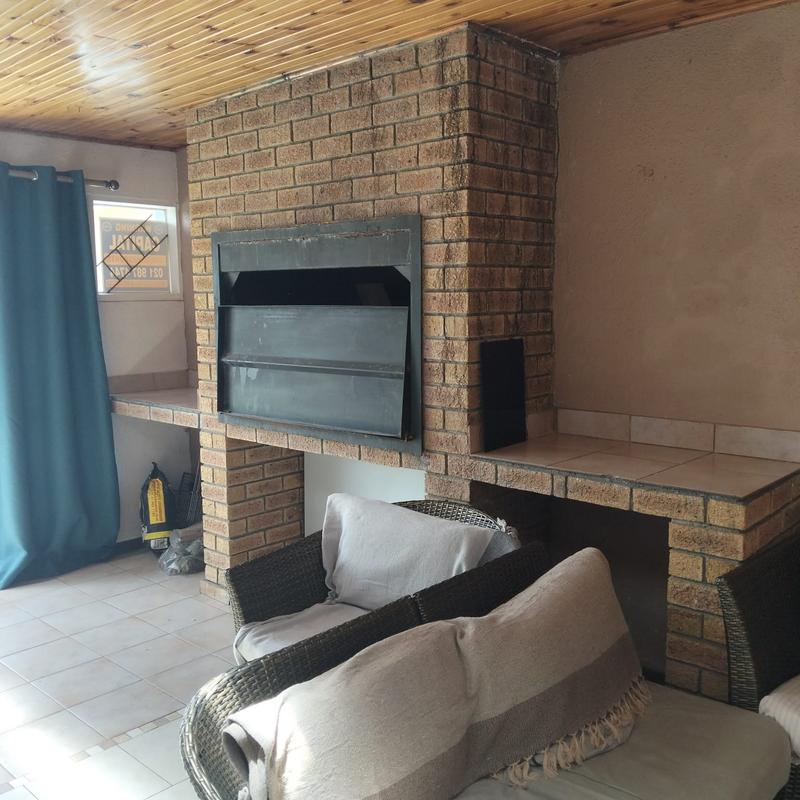 3 Bedroom Property for Sale in Peerless Park North Western Cape
